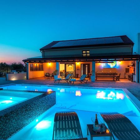 New! Luxury Villa Meden Dol With Heated Pool, Hot-Tub, 2 Saunas スクラーディン エクステリア 写真